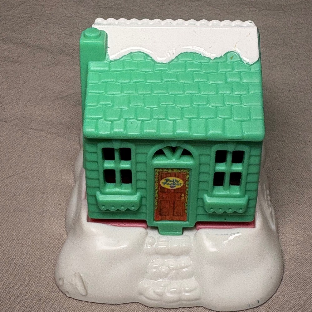 Vintage Polly Pocket‎ Christmas Snowy Holiday House Compact with Figure 1990s